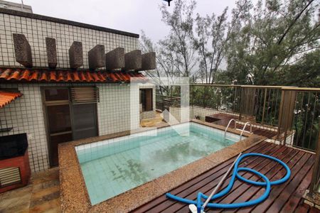 Apartamento à venda com 243m², 4 quartos e 3 vagas Apartamento à venda com 243m², 4 quartos e 3 vagasPiscina