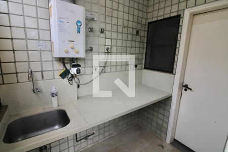 Apartamento à venda com 243m², 4 quartos e 3 vagas Apartamento à venda com 243m², 4 quartos e 3 vagasÁrea de Serviço