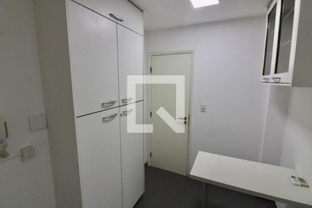 Apartamento à venda com 243m², 4 quartos e 3 vagas Apartamento à venda com 243m², 4 quartos e 3 vagascozinha