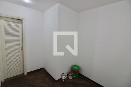Apartamento à venda com 243m², 4 quartos e 3 vagas Apartamento à venda com 243m², 4 quartos e 3 vagasQuarto de Serviço