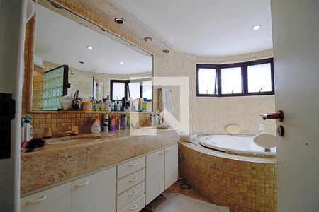 Apartamento à venda com 260m², 3 quartos e 4 vagas Apartamento à venda com 260m², 3 quartos e 4 vagasBanheiro da Suíte 3