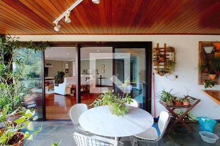 Apartamento à venda com 260m², 3 quartos e 4 vagas Apartamento à venda com 260m², 3 quartos e 4 vagasVaranda Gourmet