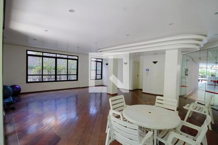 Apartamento à venda com 260m², 3 quartos e 4 vagas Apartamento à venda com 260m², 3 quartos e 4 vagasÁrea comum - Salão de festas