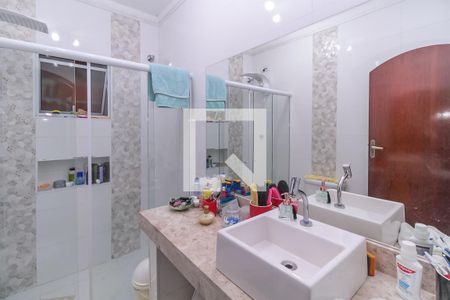 Casa à venda com 330m², 4 quartos e 2 vagasBanheiro da Suíte