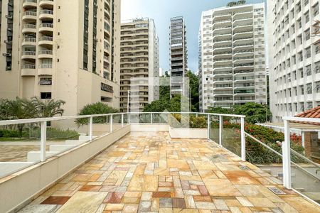 Apartamento para alugar com 110m², 3 quartos e 2 vagas Apartamento para alugar com 110m², 3 quartos e 2 vagasÁrea comum - solarium