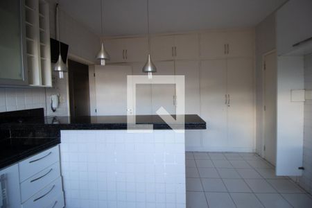 Casa à venda com 350m², 5 quartos e 10 vagasCozinha