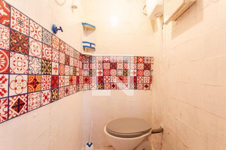 Banheiro de kitnet/studio para alugar com 1 quarto, 15m² em Vila São José, São Paulo