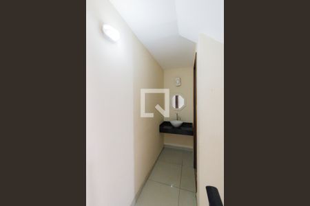 Casa de condomínio à venda com 280m², 4 quartos e 2 vagasLavabo