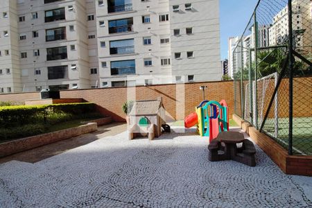 Apartamento à venda com 240m², 3 quartos e 4 vagas Apartamento à venda com 240m², 3 quartos e 4 vagasÁrea comum - Playground