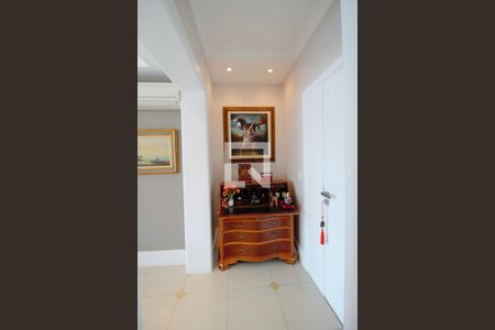 Apartamento à venda com 240m², 3 quartos e 4 vagas Apartamento à venda com 240m², 3 quartos e 4 vagasHall Lavabo