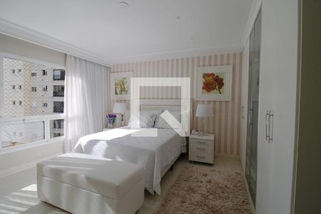 Apartamento à venda com 240m², 3 quartos e 4 vagas Apartamento à venda com 240m², 3 quartos e 4 vagasSuíte 3