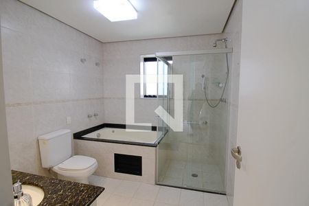 Apartamento à venda com 240m², 3 quartos e 4 vagas Apartamento à venda com 240m², 3 quartos e 4 vagasBanheiro da Suíte 2
