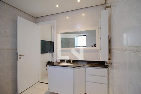 Apartamento à venda com 240m², 3 quartos e 4 vagas Apartamento à venda com 240m², 3 quartos e 4 vagasBanheiro da Suíte 2