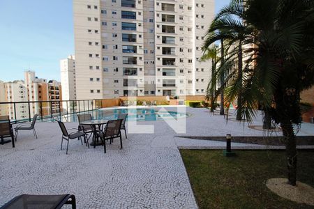 Apartamento à venda com 240m², 3 quartos e 4 vagas Apartamento à venda com 240m², 3 quartos e 4 vagasÁrea comum - Piscina