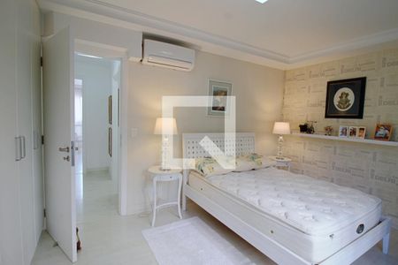 Apartamento à venda com 240m², 3 quartos e 4 vagas Apartamento à venda com 240m², 3 quartos e 4 vagasSuíte 2