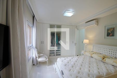 Apartamento à venda com 240m², 3 quartos e 4 vagas Apartamento à venda com 240m², 3 quartos e 4 vagasSuíte 2