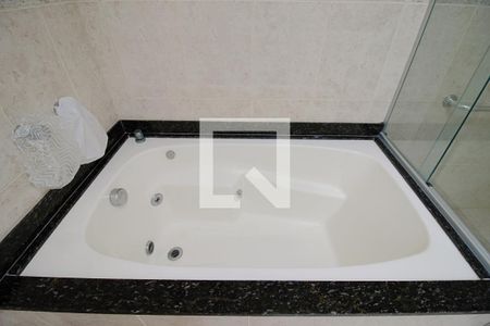 Apartamento à venda com 240m², 3 quartos e 4 vagas Apartamento à venda com 240m², 3 quartos e 4 vagasBanheiro da Suíte 3