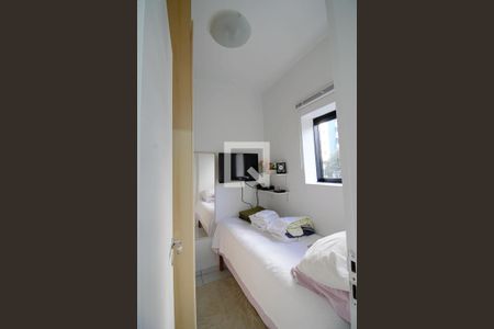 Apartamento à venda com 240m², 3 quartos e 4 vagas Apartamento à venda com 240m², 3 quartos e 4 vagasQuarto de Serviço