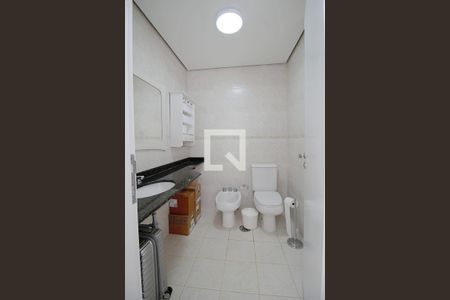 Apartamento à venda com 240m², 3 quartos e 4 vagas Apartamento à venda com 240m², 3 quartos e 4 vagasBanheiro da Suíte 1