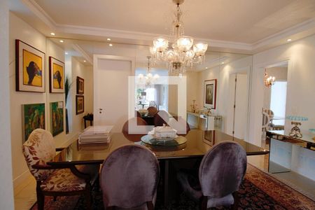 Apartamento à venda com 240m², 3 quartos e 4 vagas Apartamento à venda com 240m², 3 quartos e 4 vagasSala de Jantar