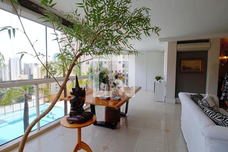 Apartamento à venda com 240m², 3 quartos e 4 vagas Apartamento à venda com 240m², 3 quartos e 4 vagasVaranda da Sala