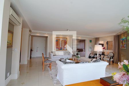 Apartamento à venda com 240m², 3 quartos e 4 vagas Apartamento à venda com 240m², 3 quartos e 4 vagasSala