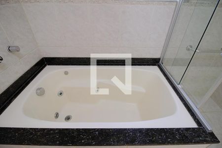 Apartamento à venda com 240m², 3 quartos e 4 vagas Apartamento à venda com 240m², 3 quartos e 4 vagasBanheiro da Suíte 2