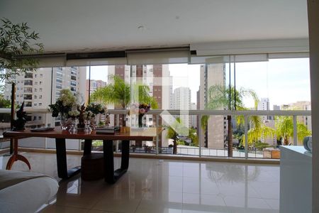 Apartamento à venda com 240m², 3 quartos e 4 vagas Apartamento à venda com 240m², 3 quartos e 4 vagasVaranda da Sala
