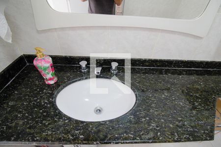 Apartamento à venda com 240m², 3 quartos e 4 vagas Apartamento à venda com 240m², 3 quartos e 4 vagasBanheiro da Suíte 1