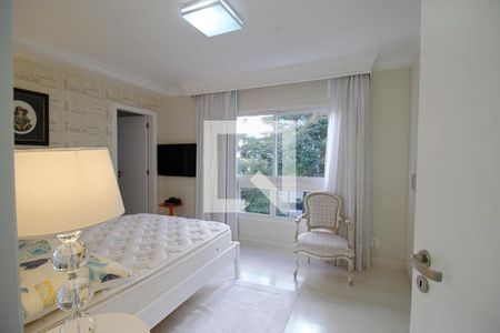 Apartamento à venda com 240m², 3 quartos e 4 vagas Apartamento à venda com 240m², 3 quartos e 4 vagasSuíte 2