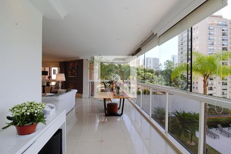 Apartamento à venda com 240m², 3 quartos e 4 vagas Apartamento à venda com 240m², 3 quartos e 4 vagasVaranda da Sala