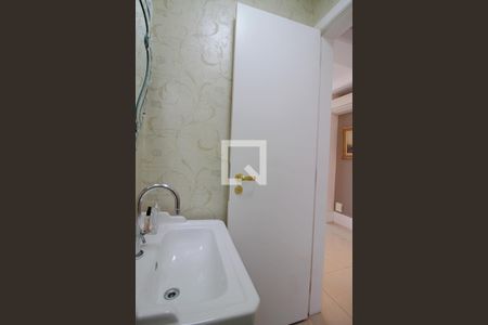 Apartamento à venda com 240m², 3 quartos e 4 vagas Apartamento à venda com 240m², 3 quartos e 4 vagas Lavabo