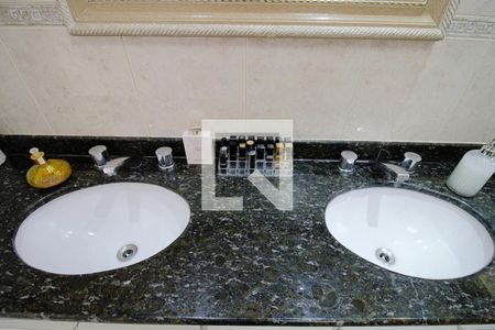 Apartamento à venda com 240m², 3 quartos e 4 vagas Apartamento à venda com 240m², 3 quartos e 4 vagasBanheiro da Suíte 3