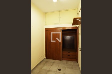 Apartamento à venda com 284m², 3 quartos e 3 vagas Apartamento à venda com 284m², 3 quartos e 3 vagasQuarto de Serviço