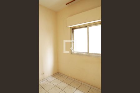 Apartamento à venda com 284m², 3 quartos e 3 vagas Apartamento à venda com 284m², 3 quartos e 3 vagasQuarto de Serviço