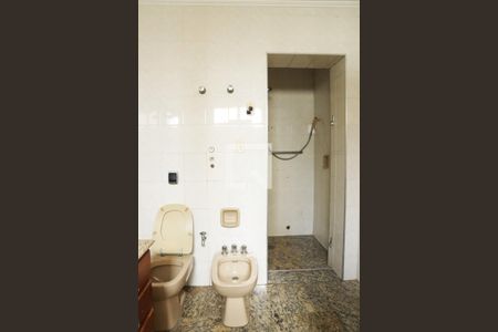 Apartamento à venda com 284m², 3 quartos e 3 vagas Apartamento à venda com 284m², 3 quartos e 3 vagasBanheiro da Suíte 2