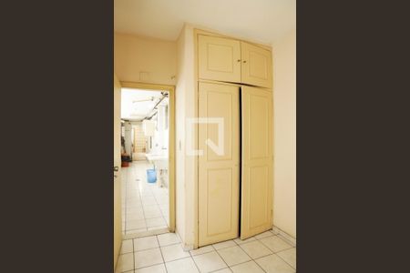 Apartamento à venda com 284m², 3 quartos e 3 vagas Apartamento à venda com 284m², 3 quartos e 3 vagasQuarto de Serviço