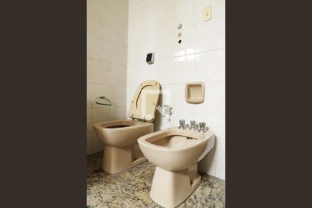 Apartamento à venda com 284m², 3 quartos e 3 vagas Apartamento à venda com 284m², 3 quartos e 3 vagasBanheiro da Suíte 2