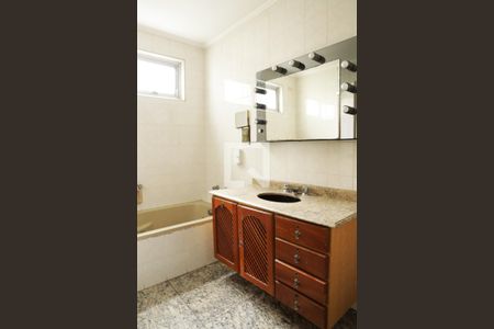 Apartamento à venda com 284m², 3 quartos e 3 vagas Apartamento à venda com 284m², 3 quartos e 3 vagasBanheiro da Suíte 2