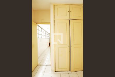 Apartamento à venda com 284m², 3 quartos e 3 vagas Apartamento à venda com 284m², 3 quartos e 3 vagasQuarto de Serviço