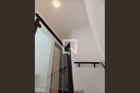 Casa à venda com 105m², 3 quartos e 3 vagasEscada