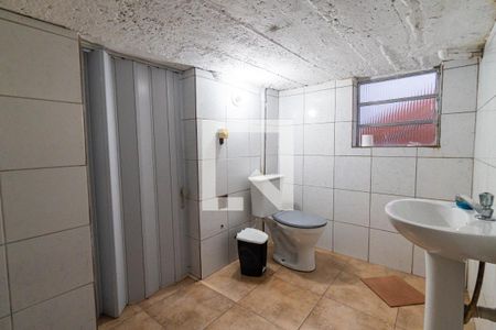 Casa à venda com 200m², 4 quartos e 2 vagasCasa 2 - Banheiro de Serviço