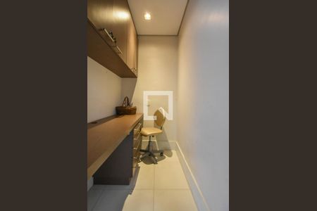 Casa à venda com 220m², 4 quartos e sem vagaHome Office