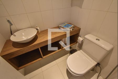 Casa à venda com 220m², 4 quartos e sem vagaBanheiro Suíte 02