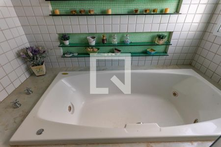 Casa de condomínio para alugar com 234m², 3 quartos e 2 vagas Casa de condomínio para alugar com 234m², 3 quartos e 2 vagasBanheiro da Suíte
