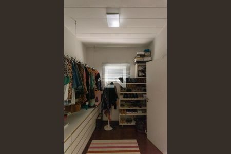 Casa de condomínio para alugar com 234m², 3 quartos e 2 vagas Casa de condomínio para alugar com 234m², 3 quartos e 2 vagasCloset da Suíte