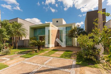 Casa de condomínio para alugar com 234m², 3 quartos e 2 vagas Casa de condomínio para alugar com 234m², 3 quartos e 2 vagasFachada