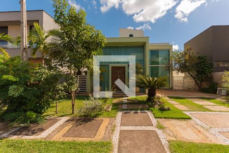 Casa de condomínio para alugar com 234m², 3 quartos e 2 vagas Casa de condomínio para alugar com 234m², 3 quartos e 2 vagasFachada