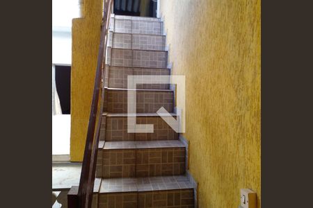 escada de casa para alugar com 2 quartos, 67m² em Jardim Egle, São Paulo