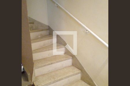 Casa para alugar com 67m², 2 quartos e 3 vagasEscada